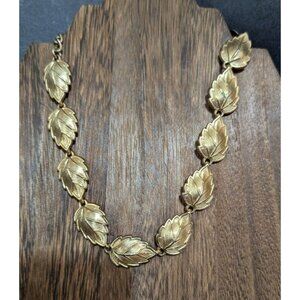 Volupté Gold Tone Leaf Design Necklace With Adjustable Chain 14"-16" Vintage Jew